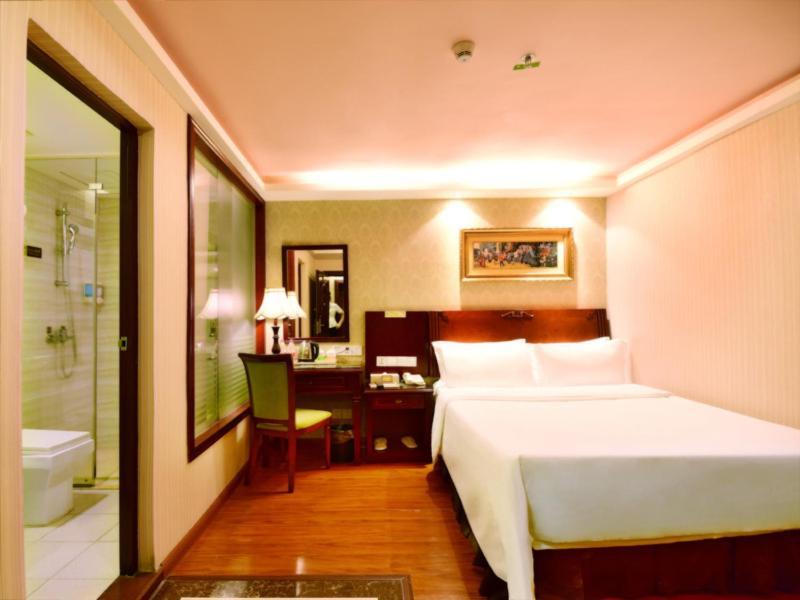 Vienna Hotel Shenzhen Railway Station ภายนอก รูปภาพ