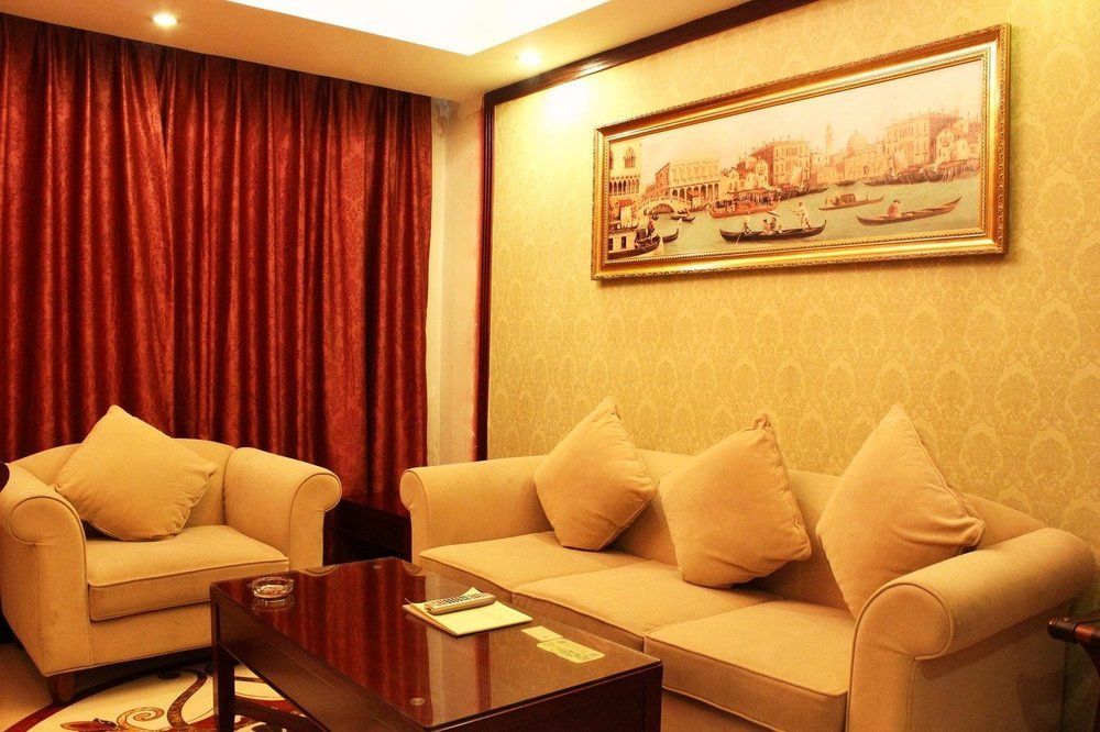 Vienna Hotel Shenzhen Railway Station ภายนอก รูปภาพ