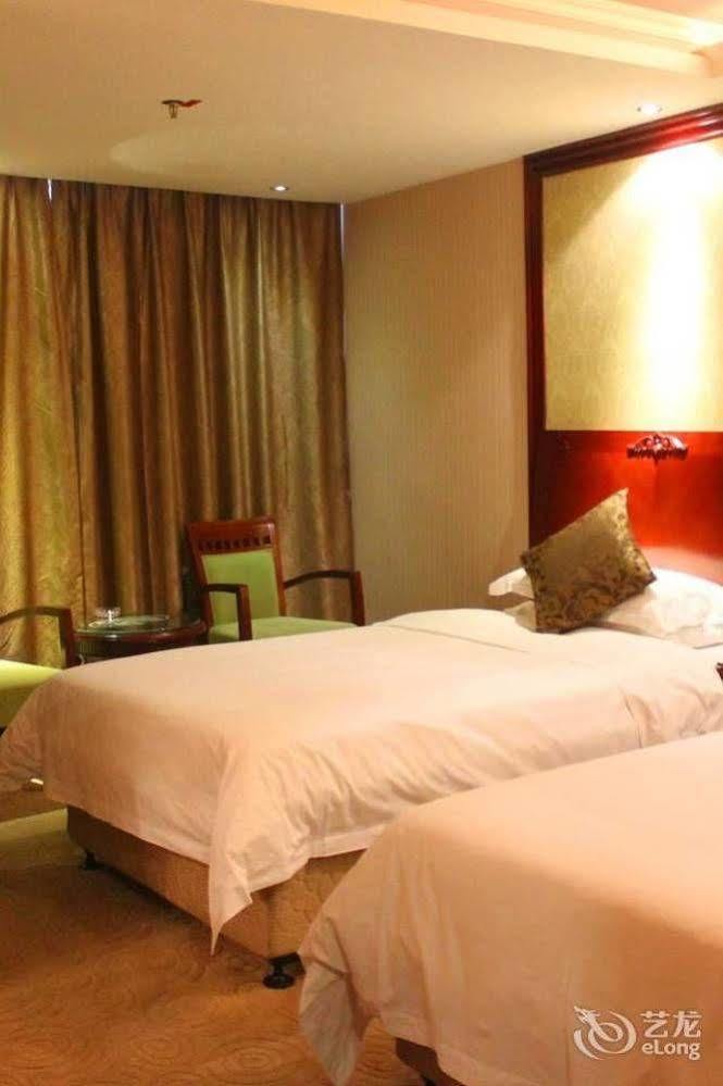 Vienna Hotel Shenzhen Railway Station ภายนอก รูปภาพ