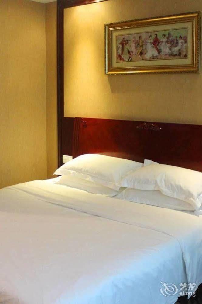 Vienna Hotel Shenzhen Railway Station ภายนอก รูปภาพ