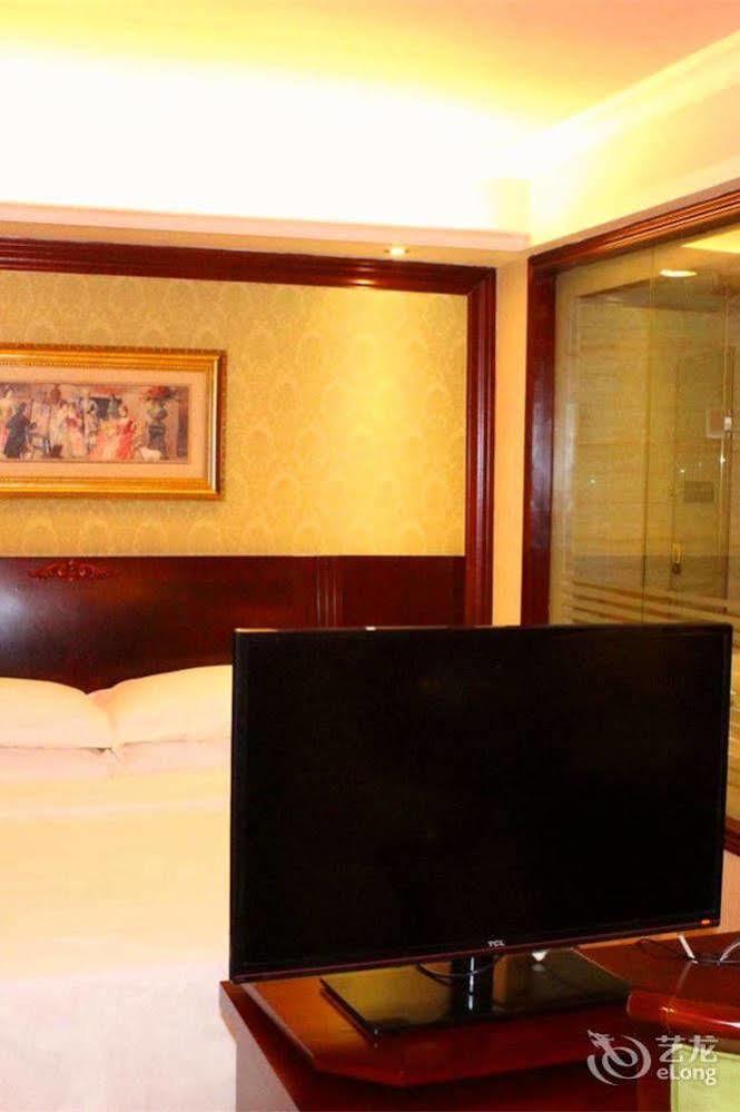 Vienna Hotel Shenzhen Railway Station ภายนอก รูปภาพ