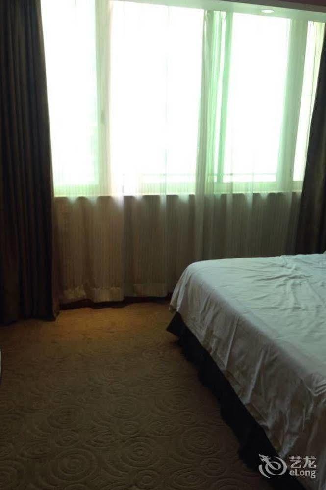 Vienna Hotel Shenzhen Railway Station ภายนอก รูปภาพ